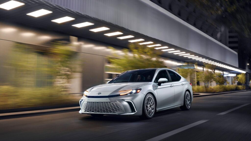 Toyota Camry 2.5HEV 2025