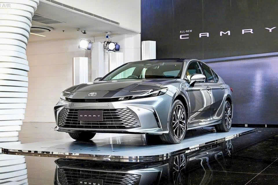 Toyota Camry 2.5HEV 2025